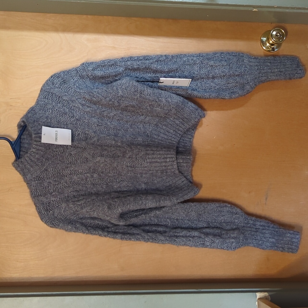 Forever 21 Junior/Women's Wool Blend Slightly Oversized Sweater Crop Top NWT
